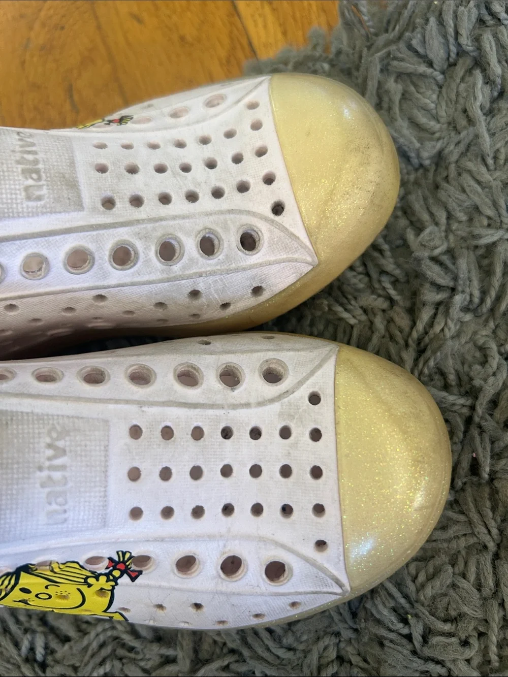 Native Pink Girls Shoes Size 9 Mr Men special edition natives
